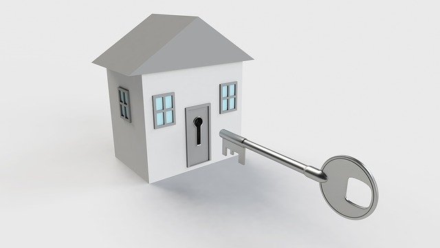 malý šedý domeček, veliký klíč