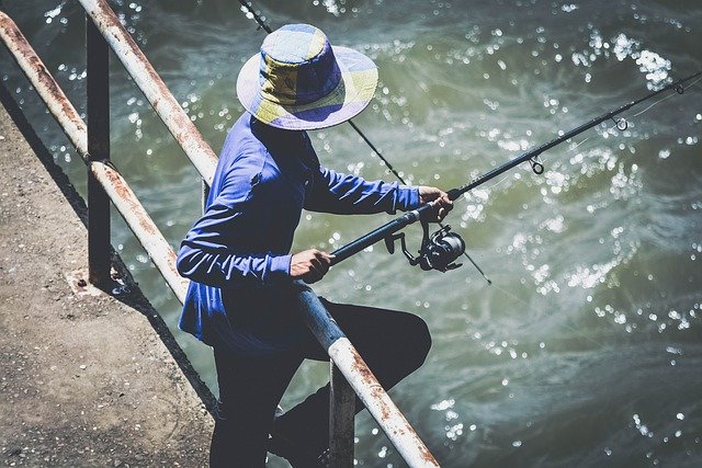 rybaření z mostu