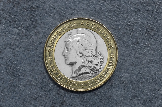 zlatostříbrná argentinská mince