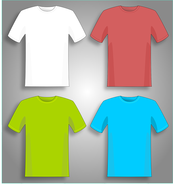 barevná trička na šedém podkladu